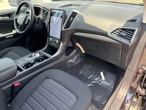 Used 2024 Ford Edge SE image 13