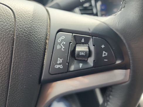 Used 2021 Chevrolet Trax LT w/ LT Convenience Package image 18