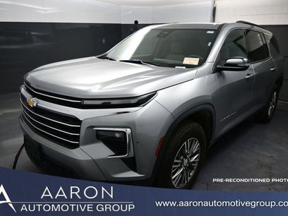 Used 2025 Chevrolet Traverse LT