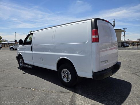 Used 2015 GMC Savana 2500 RWD image 3