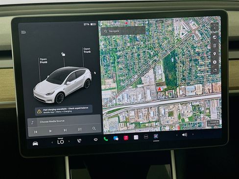 Used 2021 Tesla Model Y Long Range AWD/4WD image 21