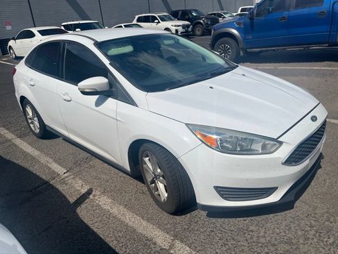 Used 2016 Ford Focus SE FWD image 1