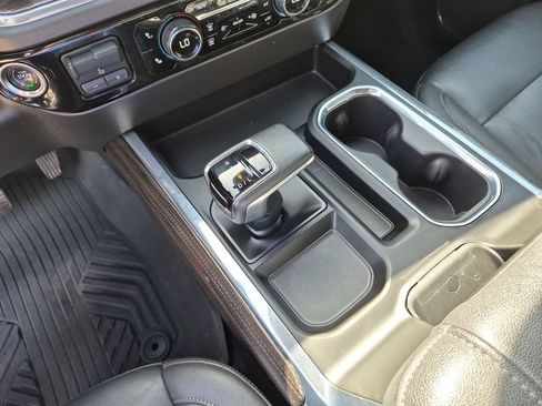Used 2024 Chevrolet Silverado 1500 LT Trail Boss w/ Convenience Package II AWD/4WD image 31