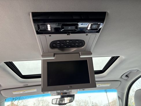 Used 2016 Chevrolet Suburban LT image 36