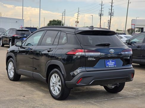 Used 2026 Toyota Corolla Cross LE FWD image 7