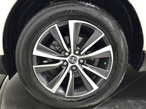 Used 2022 Toyota Venza LE AWD/4WD image 13