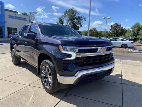 Used 2024 Chevrolet Silverado 1500 LT AWD/4WD image 2