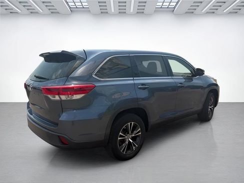 Used 2019 Toyota Highlander LE FWD image 4