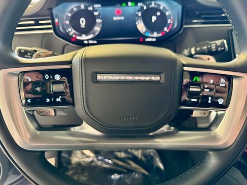 Used 2025 Land Rover Range Rover SE AWD/4WD image 9