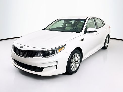 Used 2018 Kia Optima LX w/ 17" Alloy Wheels Package image 3