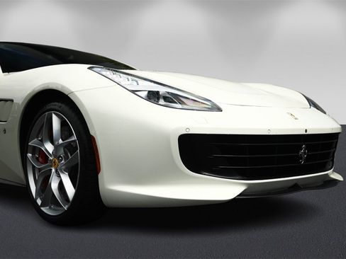 Certified 2018 Ferrari GTC4Lusso T image 9