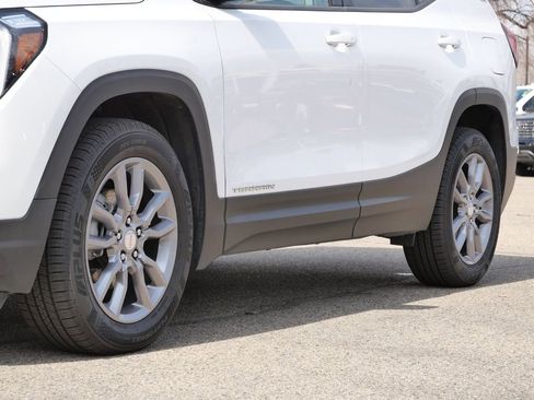 Used 2024 GMC Terrain SLT AWD/4WD image 5