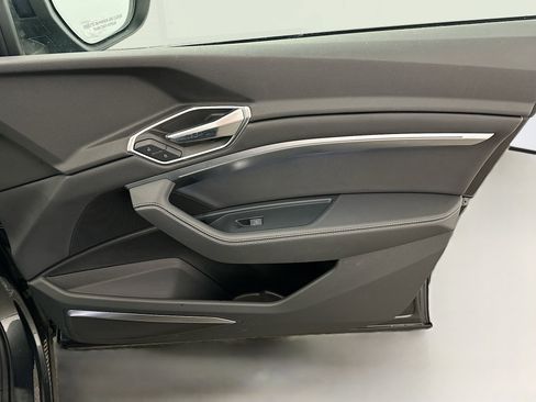 Used 2023 Audi e-tron Premium Plus w/ Premium Plus Package image 35