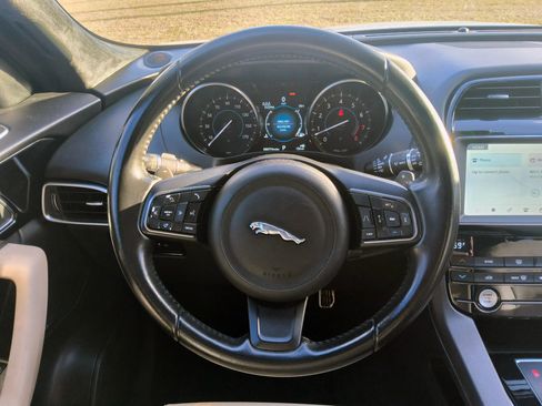 Used 2019 Jaguar F-PACE Premium AWD/4WD image 6