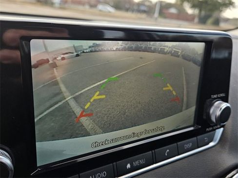 Used 2025 Nissan Sentra S image 19