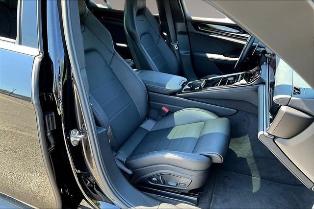 Used 2025 Porsche Panamera RWD image 25