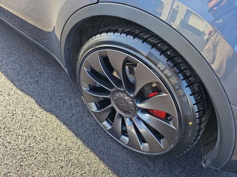 Used 2023 Tesla Model Y Performance image 18
