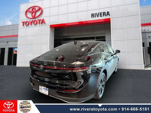 Certified 2024 Toyota Crown AWD/4WD image 6