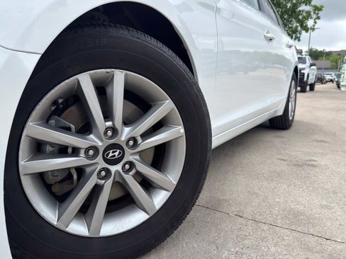 Used 2016 Hyundai Sonata SE FWD image 3
