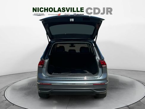 Used 2023 Volkswagen Tiguan SE w/ Panoramic Sunroof Package AWD/4WD image 20