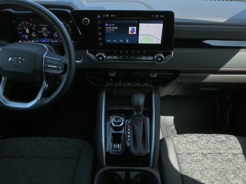 Used 2024 Chevrolet Colorado Z71 w/ Z71 Convenience Package 2 image 12