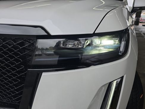 Certified 2023 Cadillac Escalade ESV Sport Platinum image 33