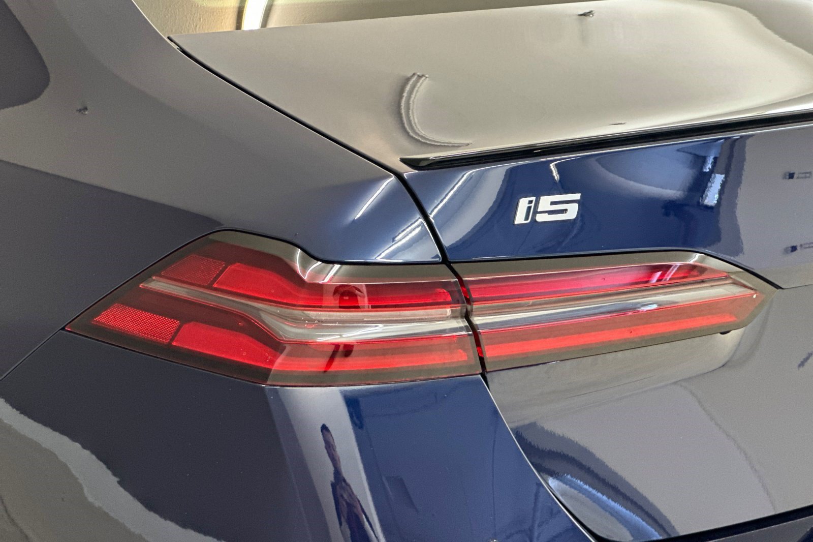 Used 2024 BMW i5 eDrive40i w/ Executive Package RWD image 32