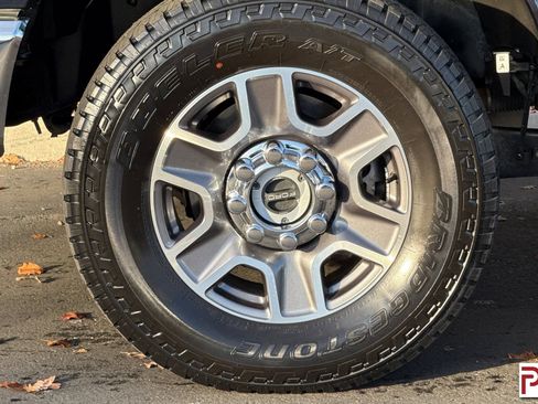 Used 2024 Ford F350 Lariat image 36