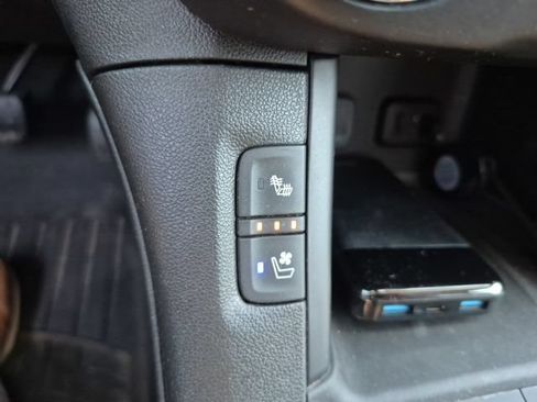 Used 2019 GMC Acadia Denali w/ Technology Package AWD/4WD image 16