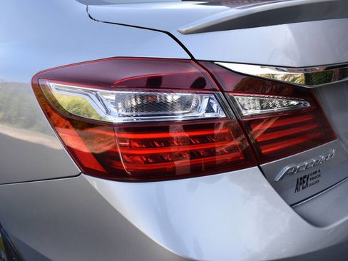 Used 2017 Honda Accord Touring image 38