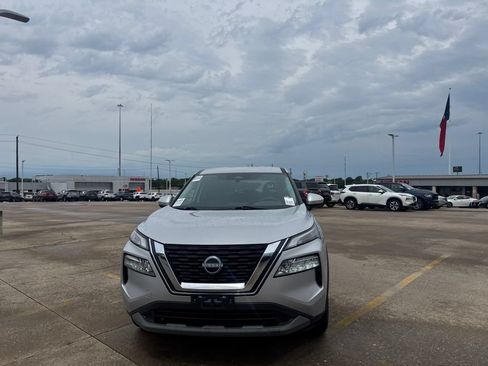 Used 2023 Nissan Rogue SV FWD image 5