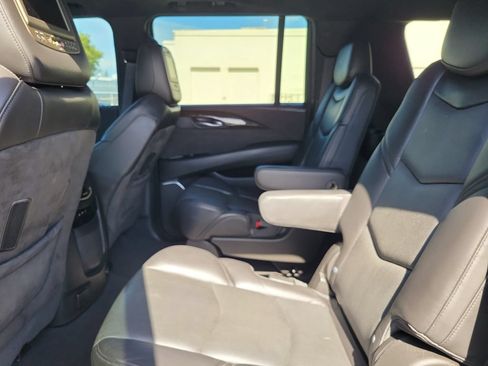 Used 2019 Cadillac Escalade ESV Platinum RWD image 15