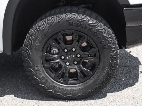 Used 2024 Chevrolet Silverado 1500 ZR2 w/ Technology Package AWD/4WD image 53