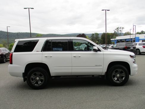 Used 2019 Chevrolet Tahoe LT w/ Off-Road Package AWD/4WD image 4