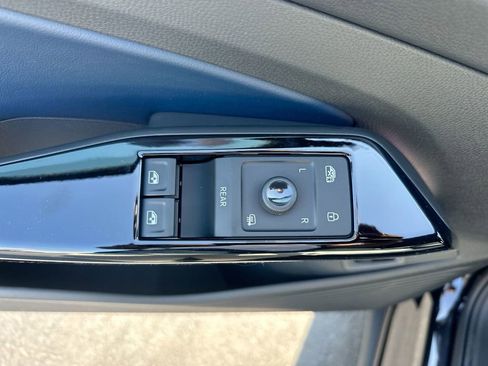 New 2025 Volkswagen ID.4 Pro S image 38