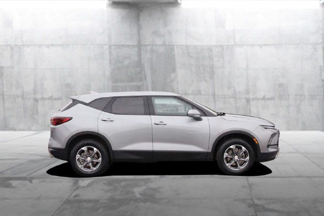 Used 2025 Chevrolet Blazer LT AWD/4WD image 5