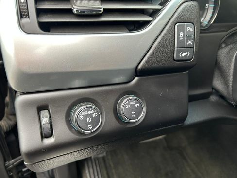 Used 2016 Chevrolet Suburban LT AWD/4WD image 12