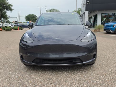 Used 2024 Tesla Model Y Long Range AWD/4WD image 3