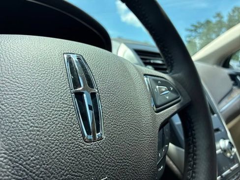 Used 2019 Lincoln MKC Reserve w/ MKC Technology Package FWD image 28