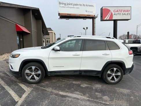 Used 2019 Jeep Cherokee Limited image 2