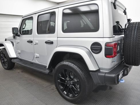 Used 2024 Jeep Wrangler Unlimited Sahara w/ Technology Group image 5