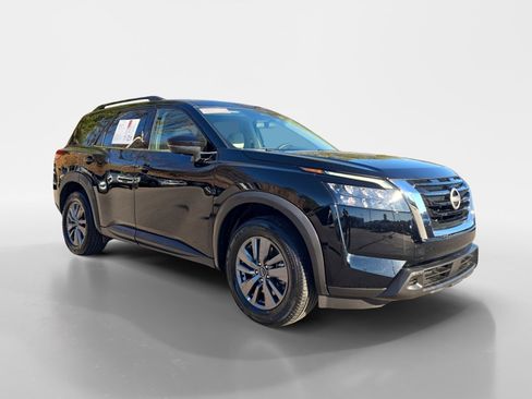 Used 2024 Nissan Pathfinder SV image 7