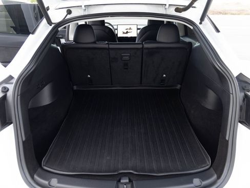 Used 2022 Tesla Model Y Long Range image 14