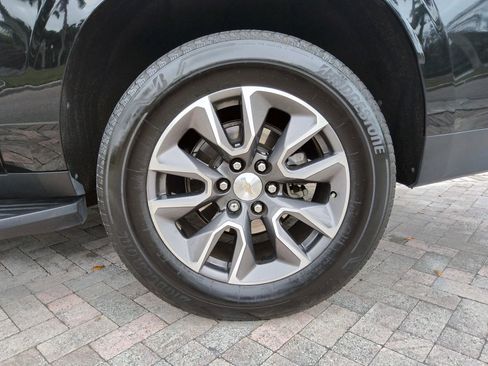 Used 2023 Chevrolet Suburban LT w/ Luxury Package image 43