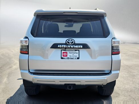 Used 2022 Toyota 4Runner TRD Off-Road AWD/4WD image 4