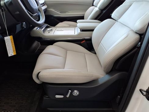 New 2026 Lincoln Navigator Reserve AWD/4WD image 14