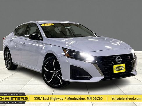 Used 2025 Nissan Altima 2.5 SR image 1