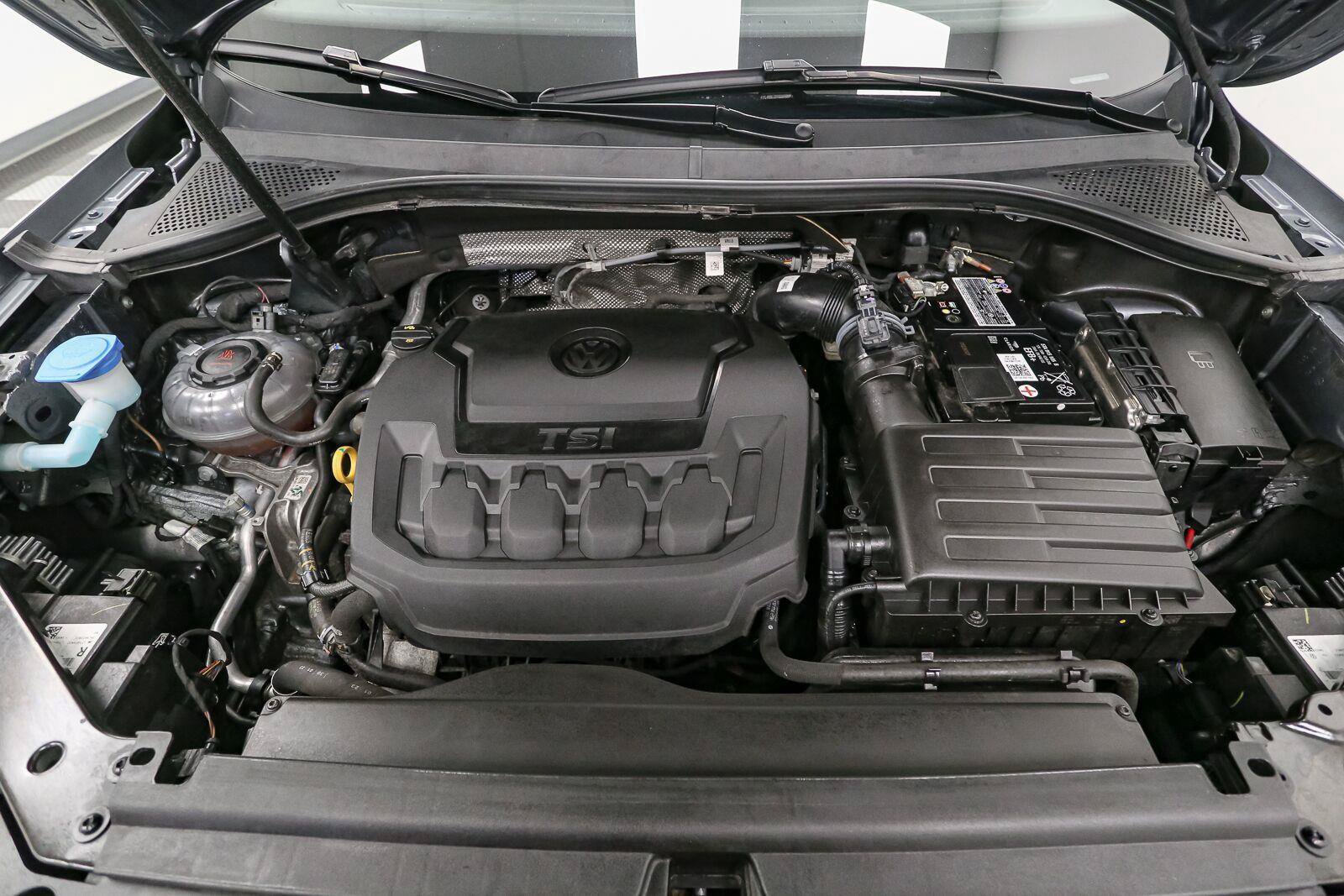 Used 2023 Volkswagen Tiguan SEL R-Line AWD/4WD image 16