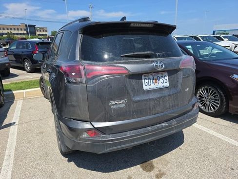 Used 2016 Toyota RAV4 LE FWD image 4