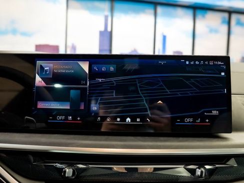 Used 2026 BMW X5 xDrive50e image 18